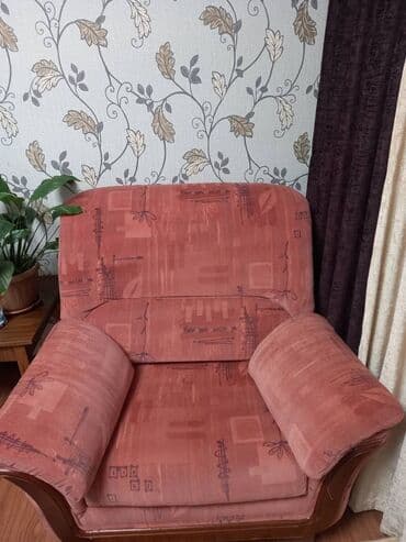 Продаю диван и 2 кресла. Цена 18000 сомов. Звоните