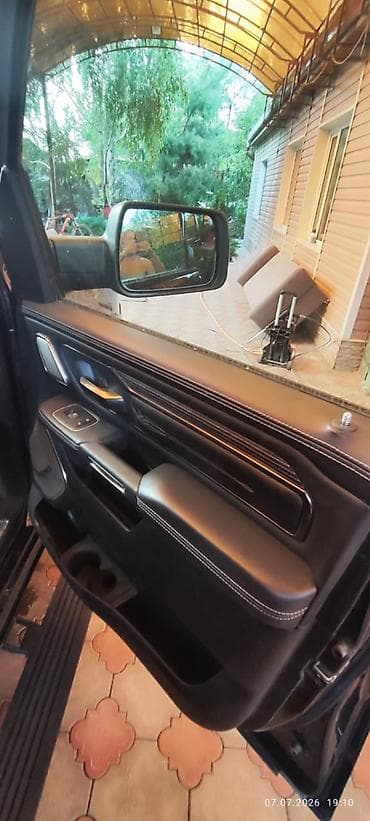 Транспорт: Dodge Ram 1500: 2020 г., 5.7 л, Автомат, Бензин, Пикап — 8
