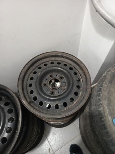 Железные Диски R 15 BMW, отверстий - 5, Б/у at lalafo.kg Железные Диски R 15 BMW, отверстий - 5, Б/у