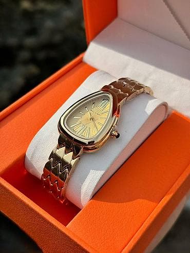 Женские наручные часы в золотистом тоне - Корпус с оригинальной