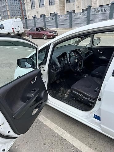 Унаа сатуу: Honda Jazz: 2012 г., 1.3 л, Вариатор, Бензин, Хетчбек — 9