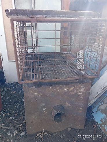 душевой кабин: Чугунная ванна советского типа, прямоугольная, с широкими бортиками — 3