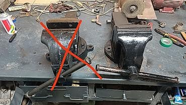 электро дрель: Слесарные тиски поворотные, массивные, чугунные. - Ширина губок — 2