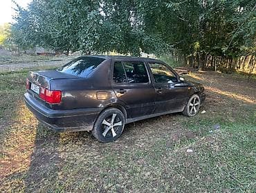 Продажа авто: Volkswagen Vento: 1994 г., Механика, Седан — 3