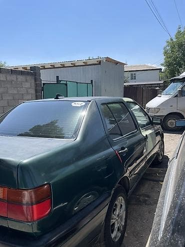 Транспорт: Volkswagen Vento: 1997 г., 1.8 л, Механика, Бензин, Седан — 7