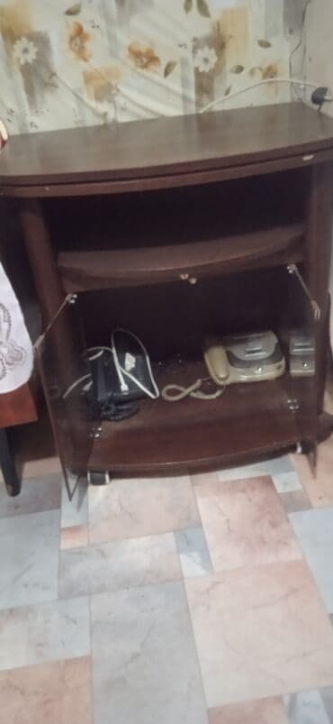 металлический шкаф для документов бу: Продаю тумбочку по телевизор. В отличном состоянии — 2