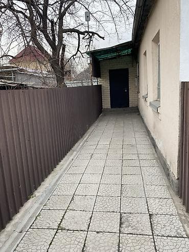 джал 1 ком: Продаю пол дома! Район Коммунаров Вход отдельный, в шаговой — 3