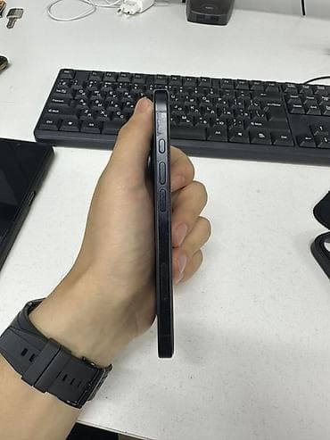 iphone 70: IPhone 16, Черный — 5