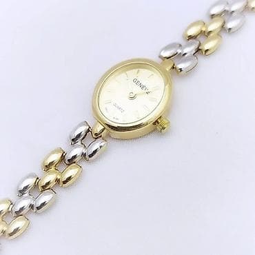 серьги с бриллиантом: Пара элегантных золотистых сережек с английским замком. Каждая сережка — 10