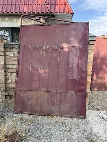 Металлические распашные ворота с калиткой и комплектом стоек/балок — 5