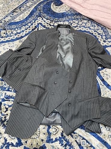 пиджа: Продаётся костюм (пиджак и брюки и жилет ). Надевали только 1 раз на — 2