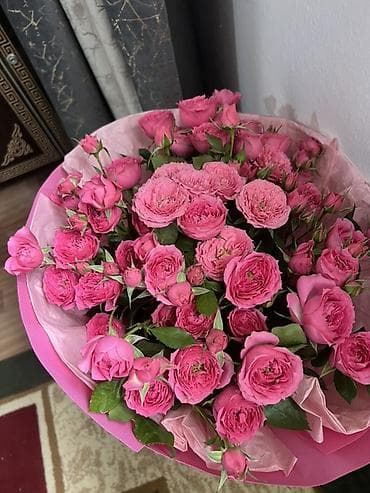 Букет из кустовых роз «Фуксия» - Состав: пышные кустовые розы — 1