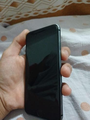 чехии: IPhone 8, Б/у, 64 ГБ, Black Titanium, Чехол, 100 % — 2