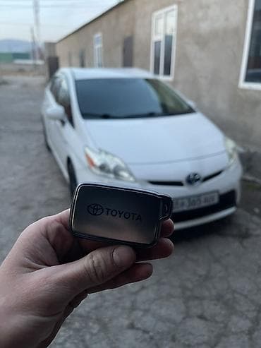 prius v: Toyota Prius: 2012 г., 1.8 л, Гибрид, Хэтчбэк — 3
