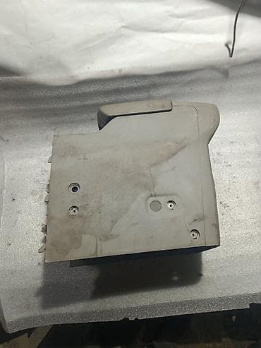 Сиденья: Подлокотник/центральная консоль для Kia Carnival (YP), двигатель D4HA — 1