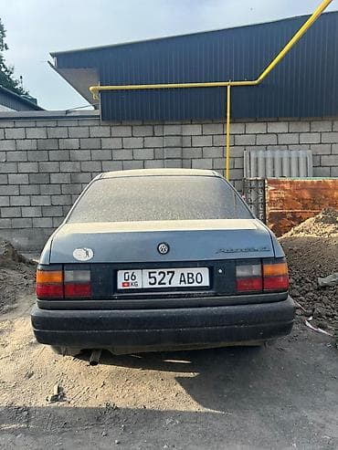 Volkswagen Passat: 1989 г., 1.8 л, Механика, Бензин, Седан