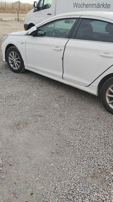 срочно продаю в связи с переездом: Белый седан (компакт‑класс) Основные особенности матор каробка жакшы — 6