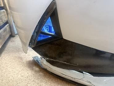 ско: Передний бампер Hyundai (с логотипом на верхней панели), цвет — белый — 2