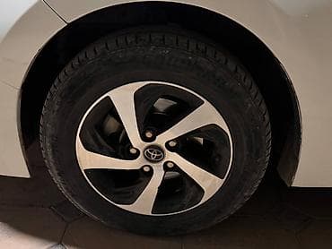 geely galaxy star 7: Toyota Corolla: 2018 г., 1.8 л, Вариатор, Гибрид, Седан — 6