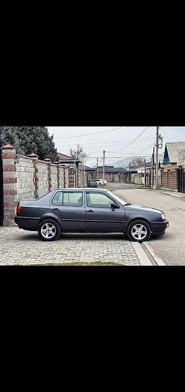 bid e2: Volkswagen Vento: 1993 г., 1.8 л, Механика, Бензин, Седан — 3