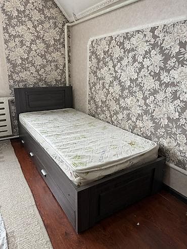 Столы: Односпальная кровать, Б/у, С матрасом, длина - 200 см — 2