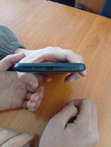 icloud iphone: Poco C40, Б/у, 64 ГБ, цвет - Черный, 2 SIM — 3