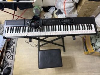 микрофон с колонкой: Продается Электропианиео! Artesia pro. Состояние отличное. В — 2