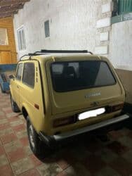 тягач двух мостовой: ВАЗ «Нива», бежевый цвет. Ключевые характеристики: - Кузов — 7