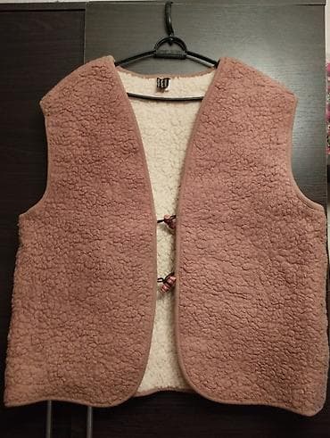 Жилет двусторонний 100% овчина р-р 50-52 цена 1500с