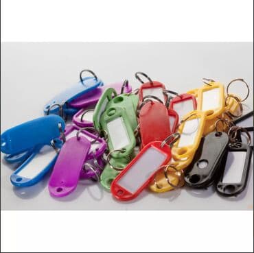 чехол для удостоверения: Брелок представляет собой пластиковый корпус, с бумажной вставкой — 1