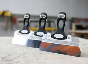 Шпатели для отделочных работ, предназначенные для выравнивания и