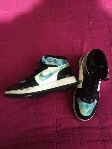 Комплекты одежды: Продаю подростковые кроссовки, в идеальном состоянии. Размер 36 — 3