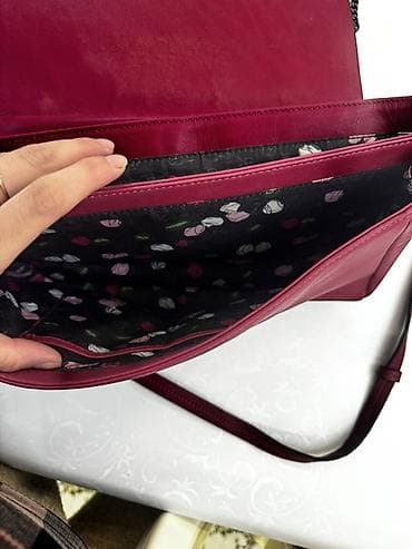 Аксессуары: . Продаю Кожаные оригинальные сумки б/у в хорошем состоянии Цена — 7