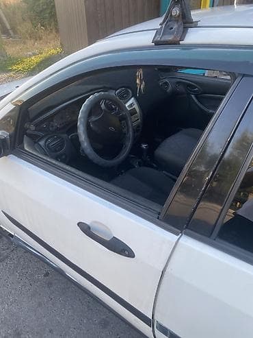 один: Ford Focus: 2000 г., 1.6 л, Механика, Бензин, Хэтчбэк — 5