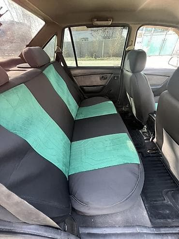 bmw 525 e39: Легковой седан черного цвета. Кузов: - 4 двери, классический седан - — 7