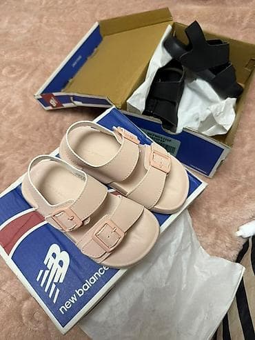 Детские сандалии New Balance - Модель: открытые сандалии с двумя