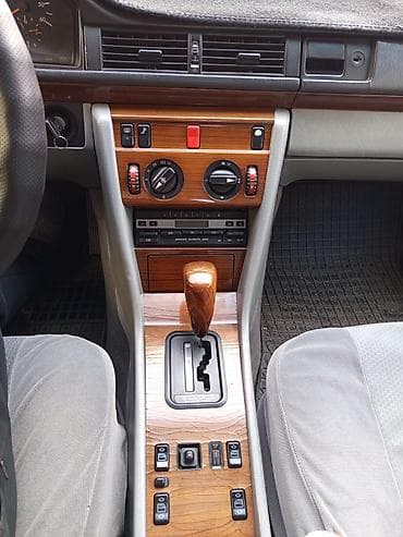 300d: Mercedes-Benz E-Class: 1991 г., 3 л, Автомат, Дизель, Седан — 3