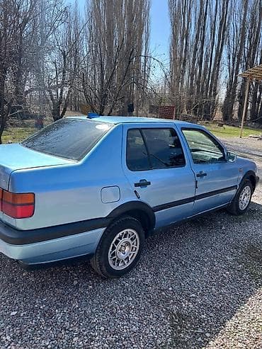 Volkswagen Vento: 1992 г., 1.8 л, Ручные, Седан at lalafo.kg Volkswagen Vento: 1992 г., 1.8 л, Ручные, Седан