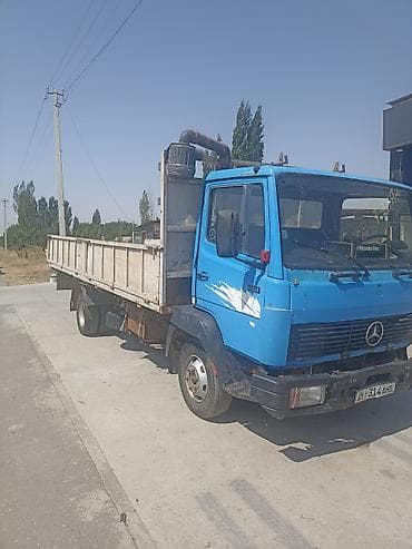 тягач сканя: Грузовой бортовой автомобиль Mercedes-Benz (кабина синего цвета). - — 1