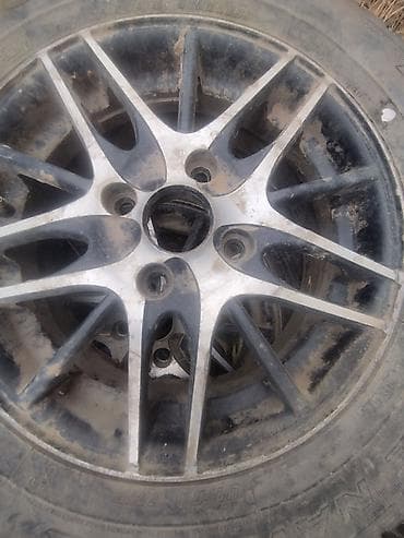Литой автомобильный диск с шиной Хундай аванте 95 год продаю на — 2