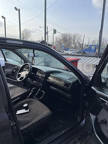 Volkswagen: Volkswagen Vento: 1993 г., 1.8 л, Ручные, Седан — 1