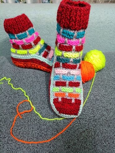 курсы технолога швейного производства в бишкеке: Вязаные тапочки -носочки 🩷💜💜💜💜 — 1