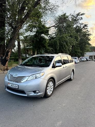 highlander 2012: Toyota Sienna: 2013 г., 3.5 л, Автомат, Бензин, Минивэн — 3