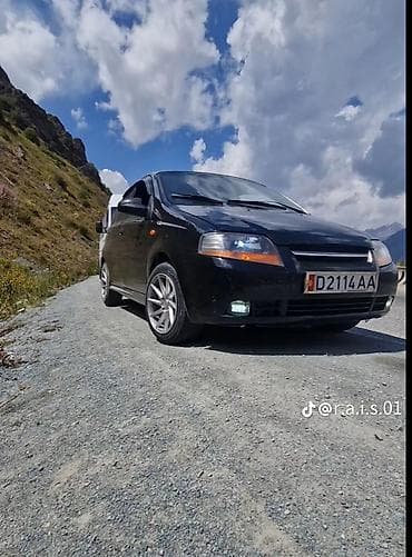 mazda mx5: Черный пятидверный хэтчбек. Компактный городской автомобиль с — 4