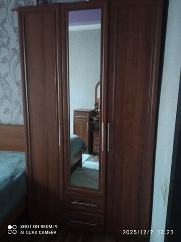 Спальный гарнитур в классическом стиле, цвет тёплый орех. Состав