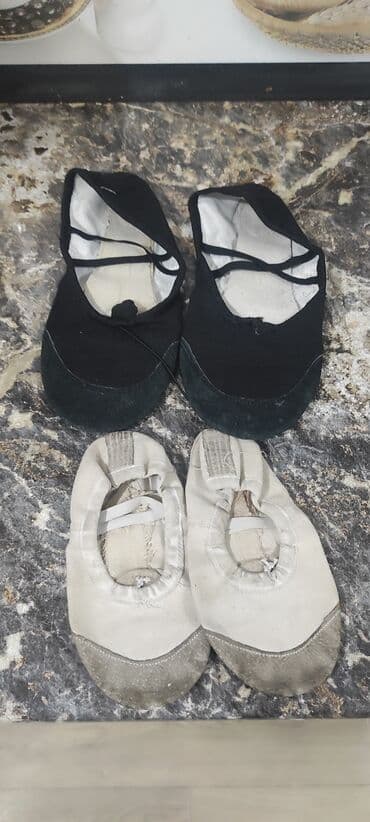 Чешки длина подошвы 25-26 см. и белая чешка 18.5 см