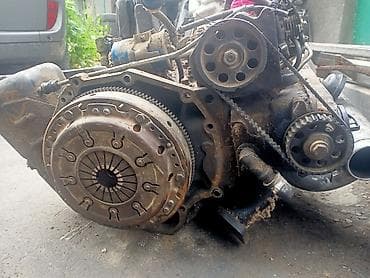 2 8: Volkswagen : 1992 г., 2.4 л, Фургон — 2