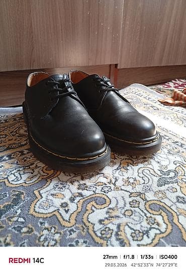 волейбольный обувь: Мужские туфли, 40, Dr. Martens, Б/у, цвет - Черный, Самовывоз — 1