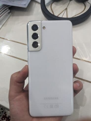наушники: Samsung Galaxy S21 5G, Б/у, 256 ГБ, цвет - Белый, 2 SIM, eSIM — 1