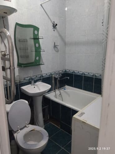 панельные дома: Продается Описание: - Просторная светлая комната прямоугольной формы — 3